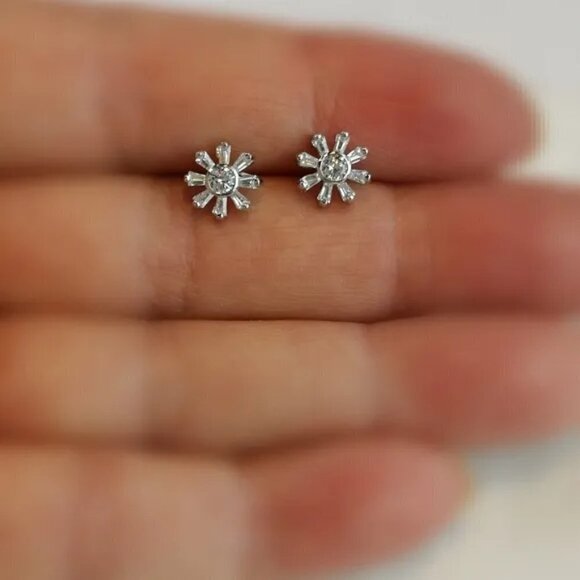 DAISY flower Sterling silver cz stud earrings - Picture 2 of 5